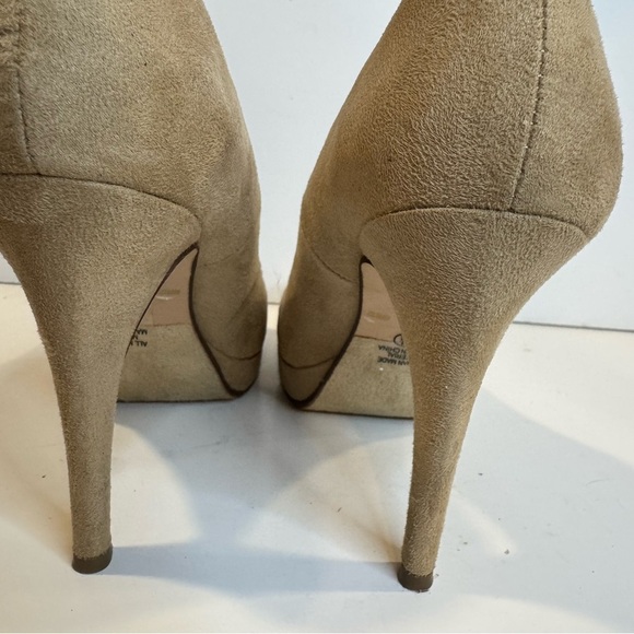 Delicious Beige Women's Heels size  7.5 - Picture 8 of 11